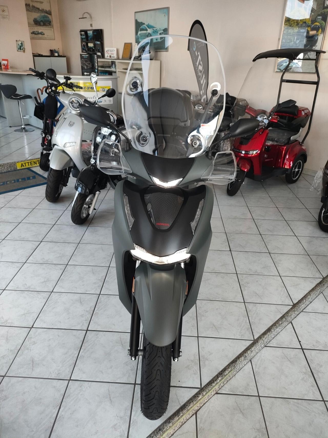 Honda SH 350 Sport