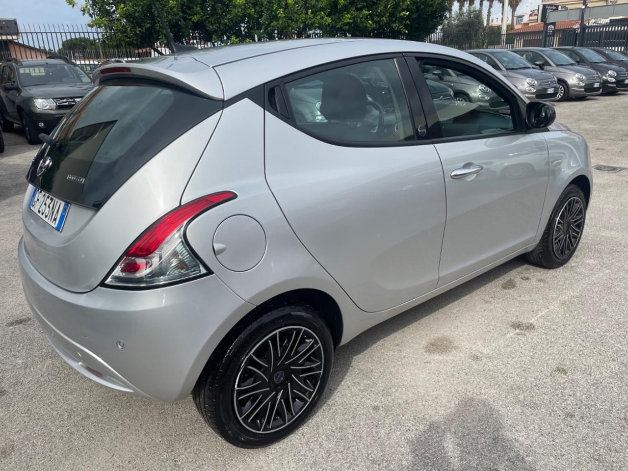 Lancia Ypsilon 1.0 FireFly 5 porte S&S Hybrid Ecochic Gold