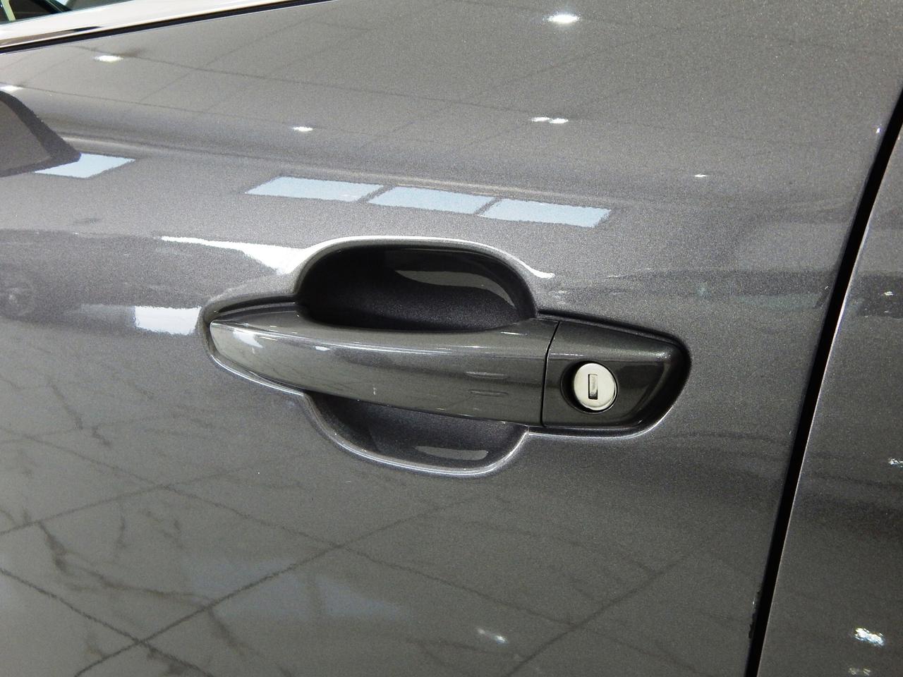 Citroen C4 1.5 bluehdi Shine EAT8 S&S TETTO-NAVI-PELLE-LED