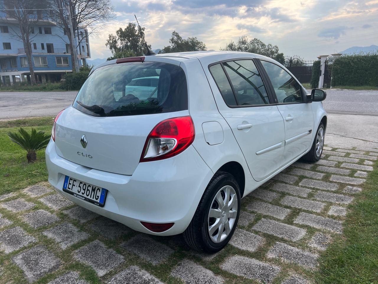 Renault Clio 1.2 55KW 5porte-2011"SOLO 43.000KM"