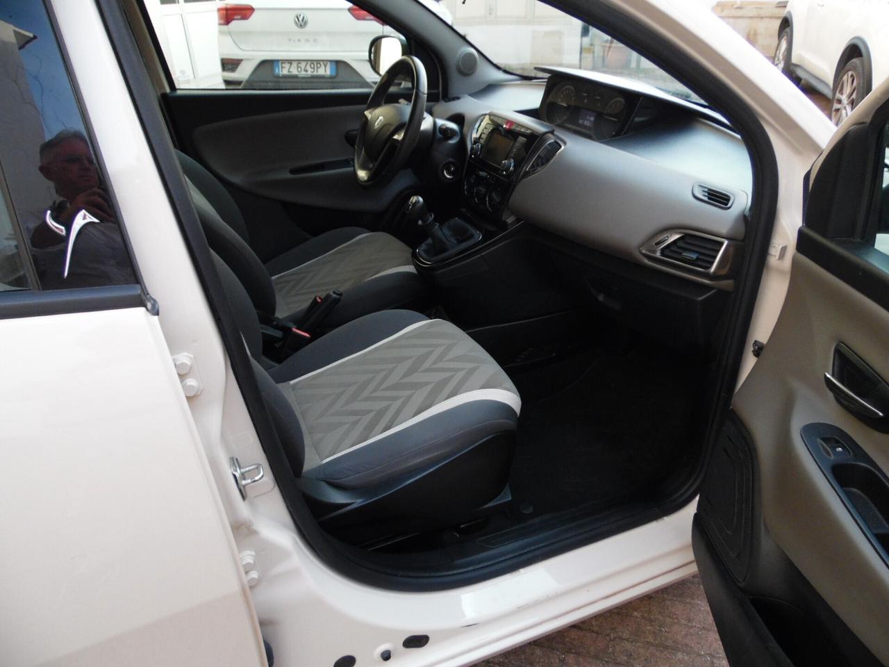Lancia Ypsilon Gold 5 posti