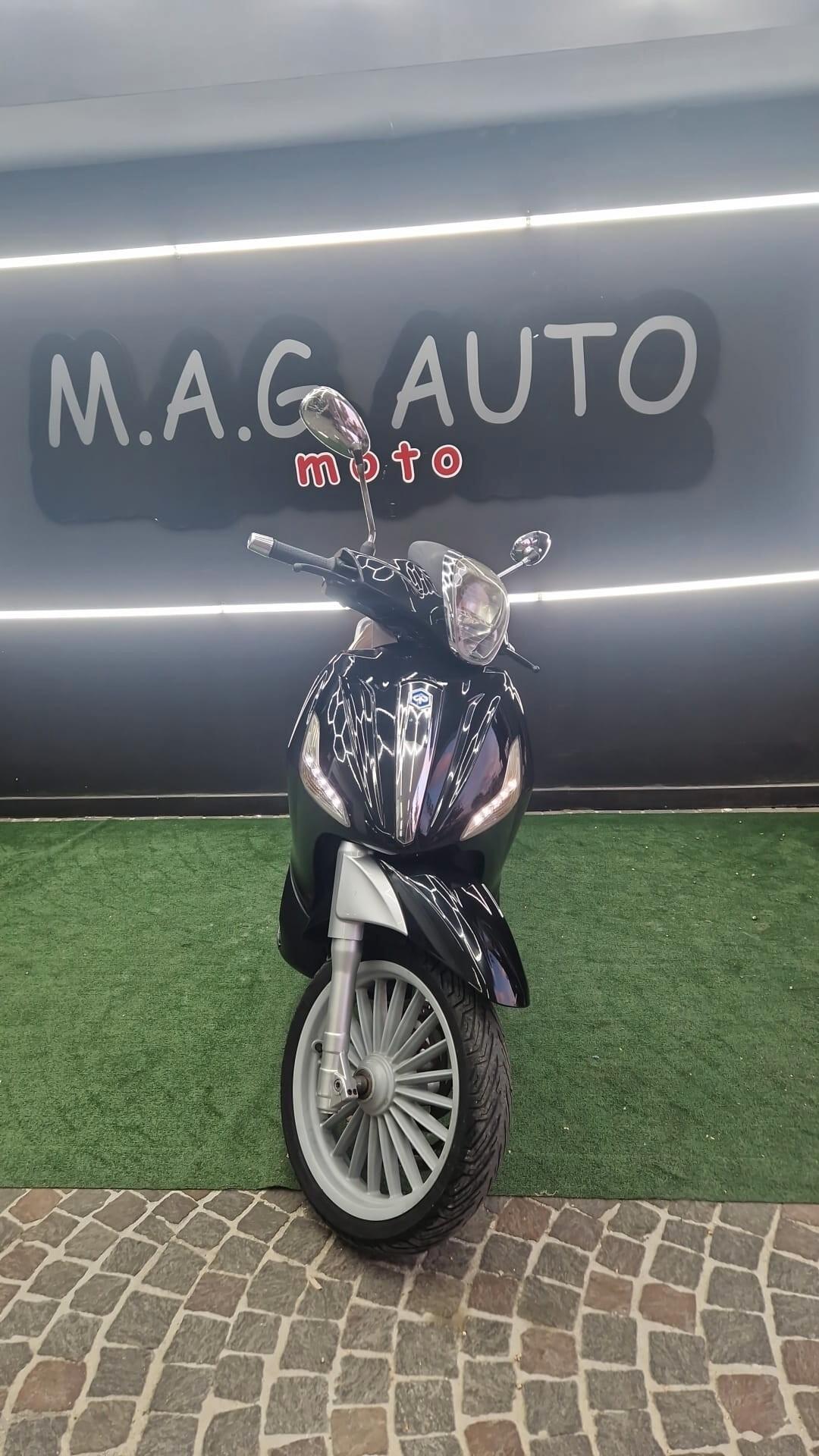 Piaggio Beverly 300 BASE