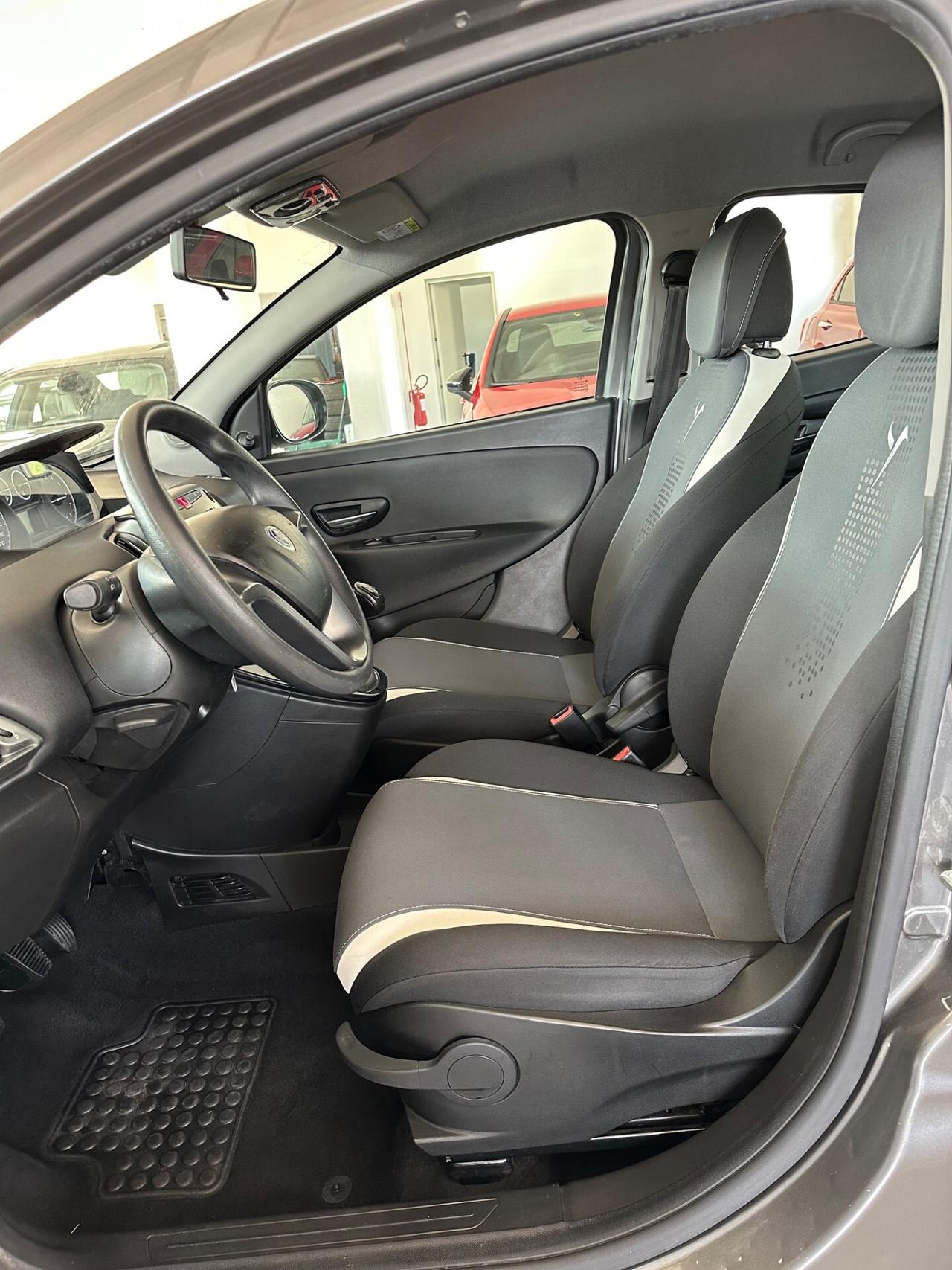 Lancia Ypsilon 1.2 69 CV 5 porte Gold