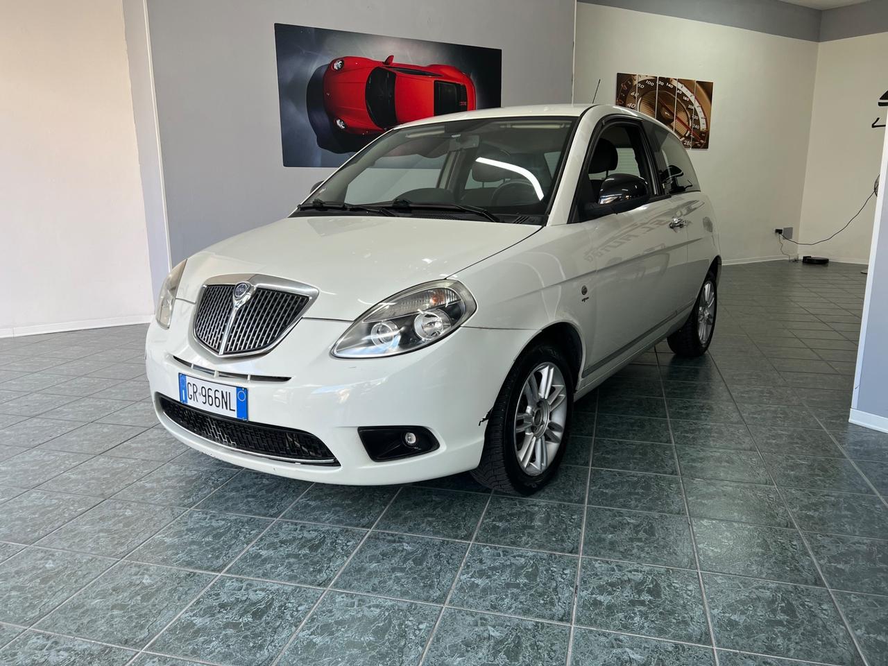 Lancia Ypsilon 1.3 MJT 75 CV Unyca