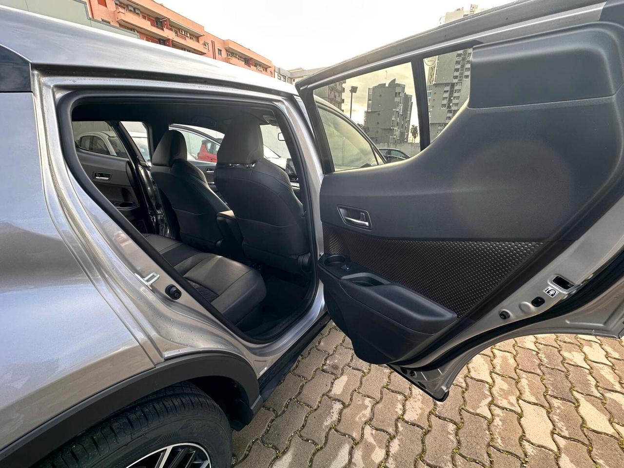 Toyota C-HR 1.8 Hybrid E-CVT Lounge