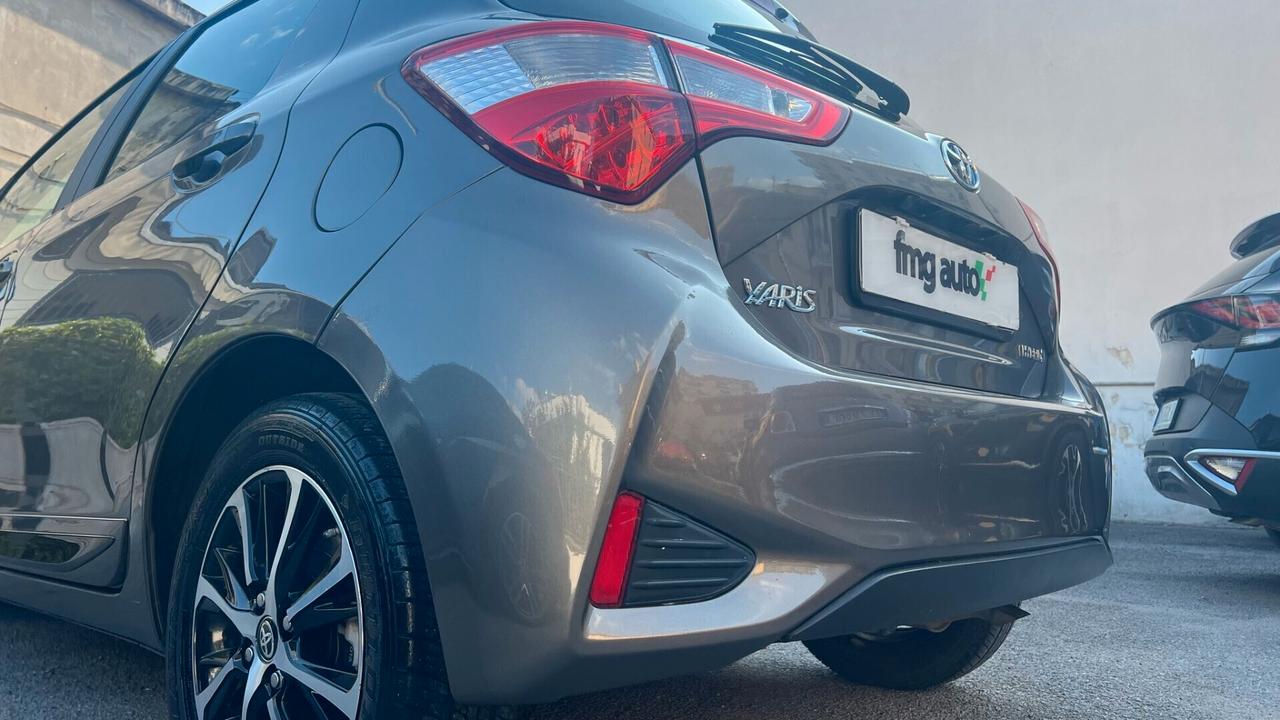Toyota Yaris 1.5 Hybrid 5 porte Lounge Automatica