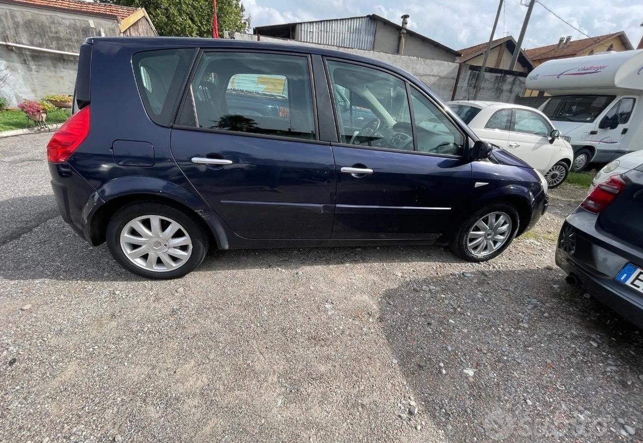 Renault Scenic Grand Scénic 1.5 dCi/105CV PlayStation Portable