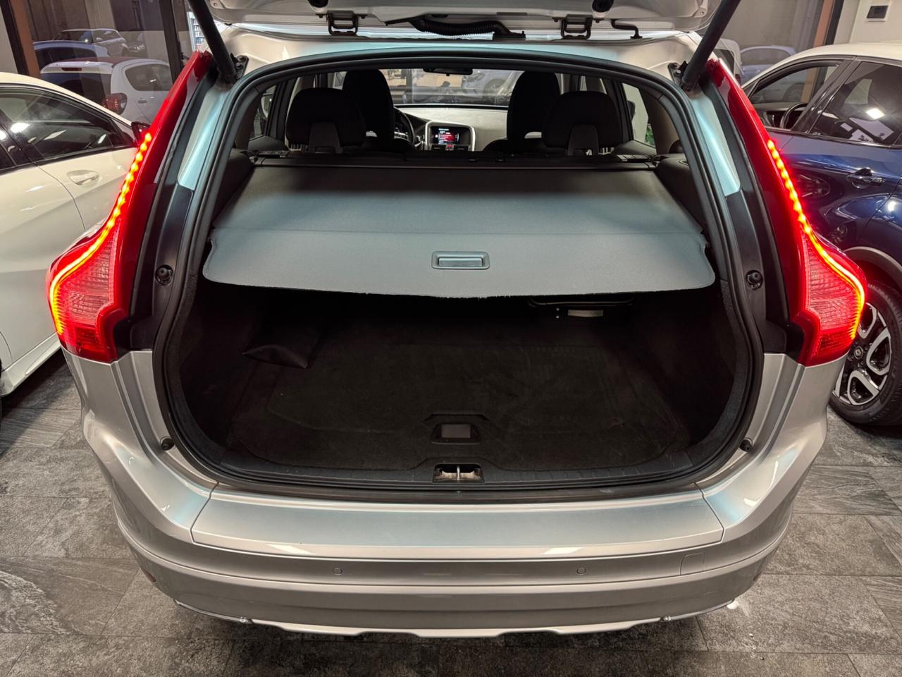 Volvo XC60 D4 R-design Momentum