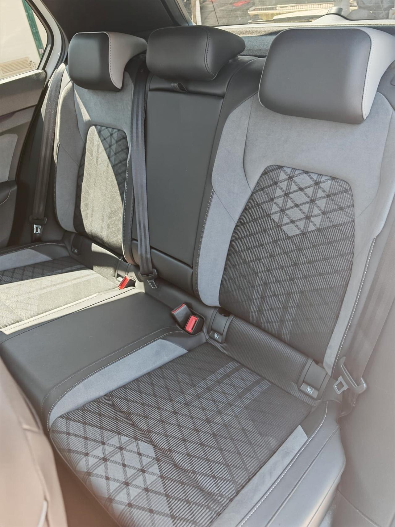 Volkswagen Golf 1.5 eTSI 150 CV EVO ACT DSG R-Line