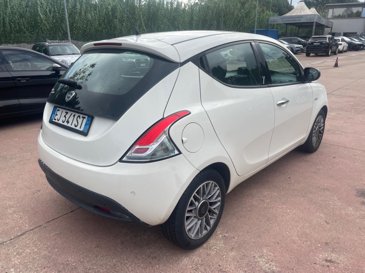 Lancia Ypsilon 1.3 MJT 16V 95 CV 5 porte S&S Silver