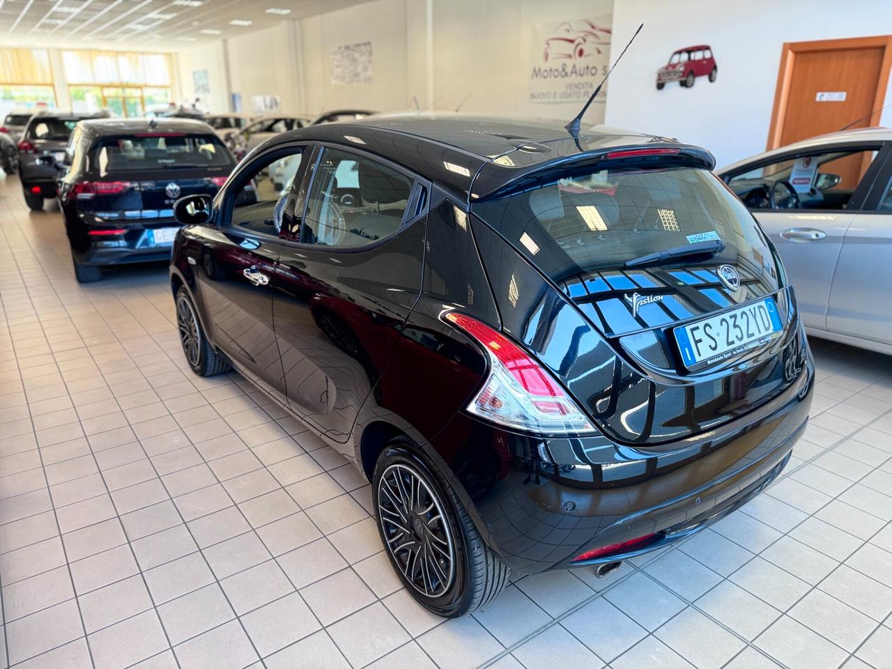 Lancia Ypsilon 1.2 69 CV 5 porte S&S Platinum