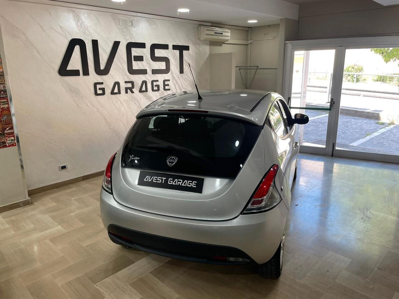 Lancia Ypsilon 1.2 69 CV 5 porte S&S Silver