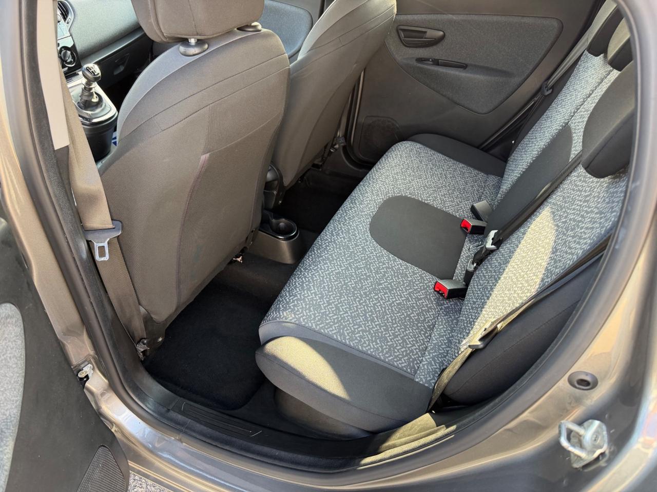 Lancia Ypsilon 1.0 FireFly 5 porte S&S Hybrid Ecochic Silver
