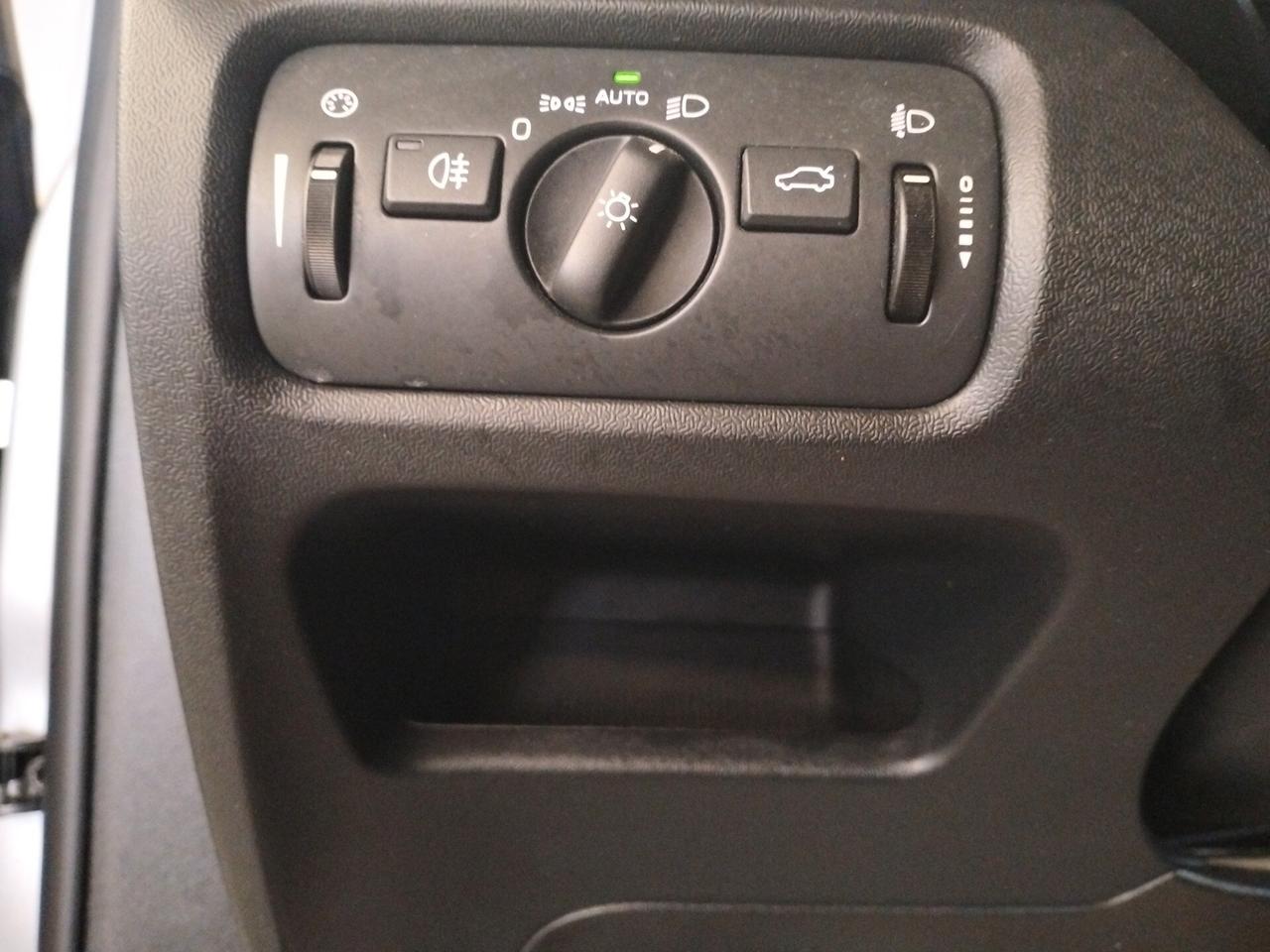 Volvo V40 D2 1.6 Momentum - NEOPATENTATI