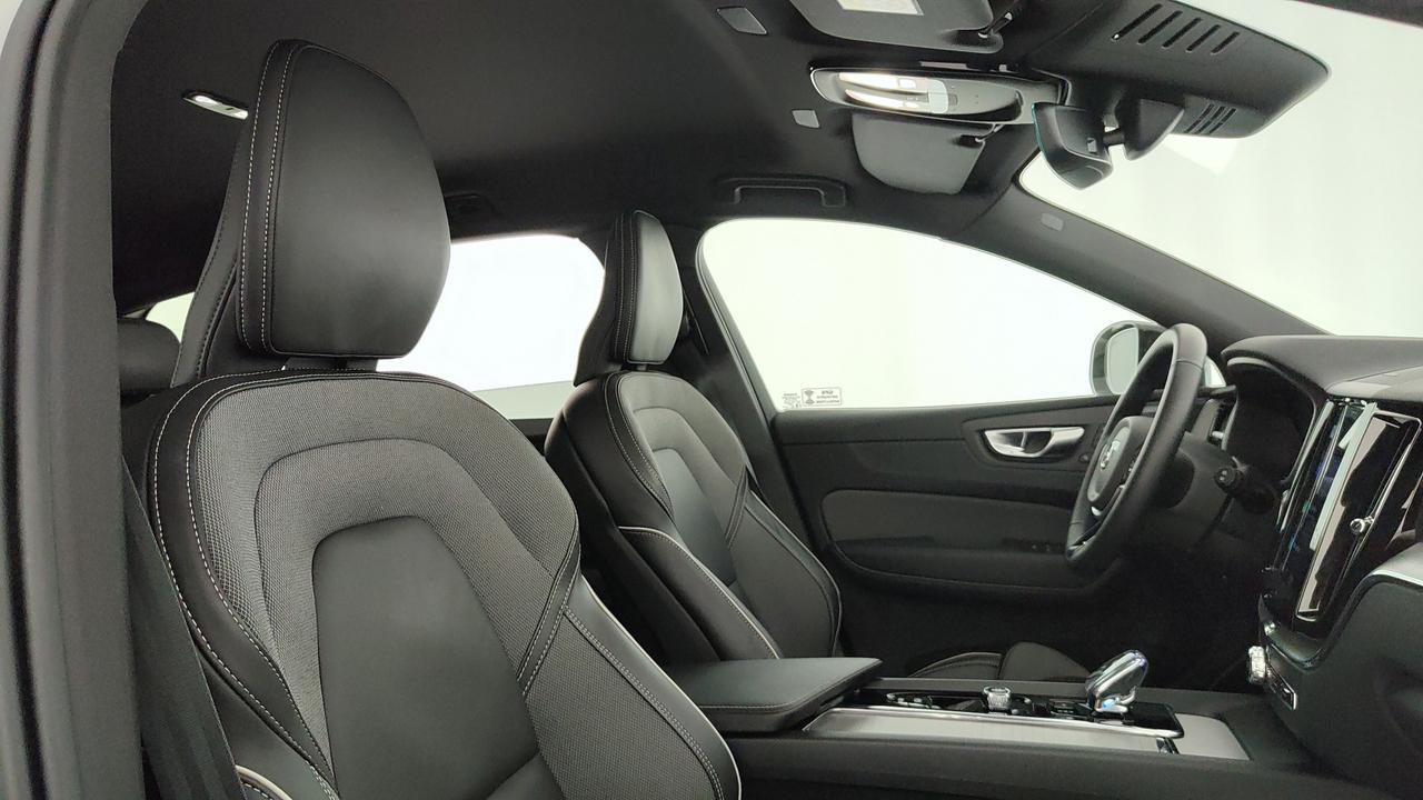 VOLVO XC60 2.0 b5 Plus Dark awd auto