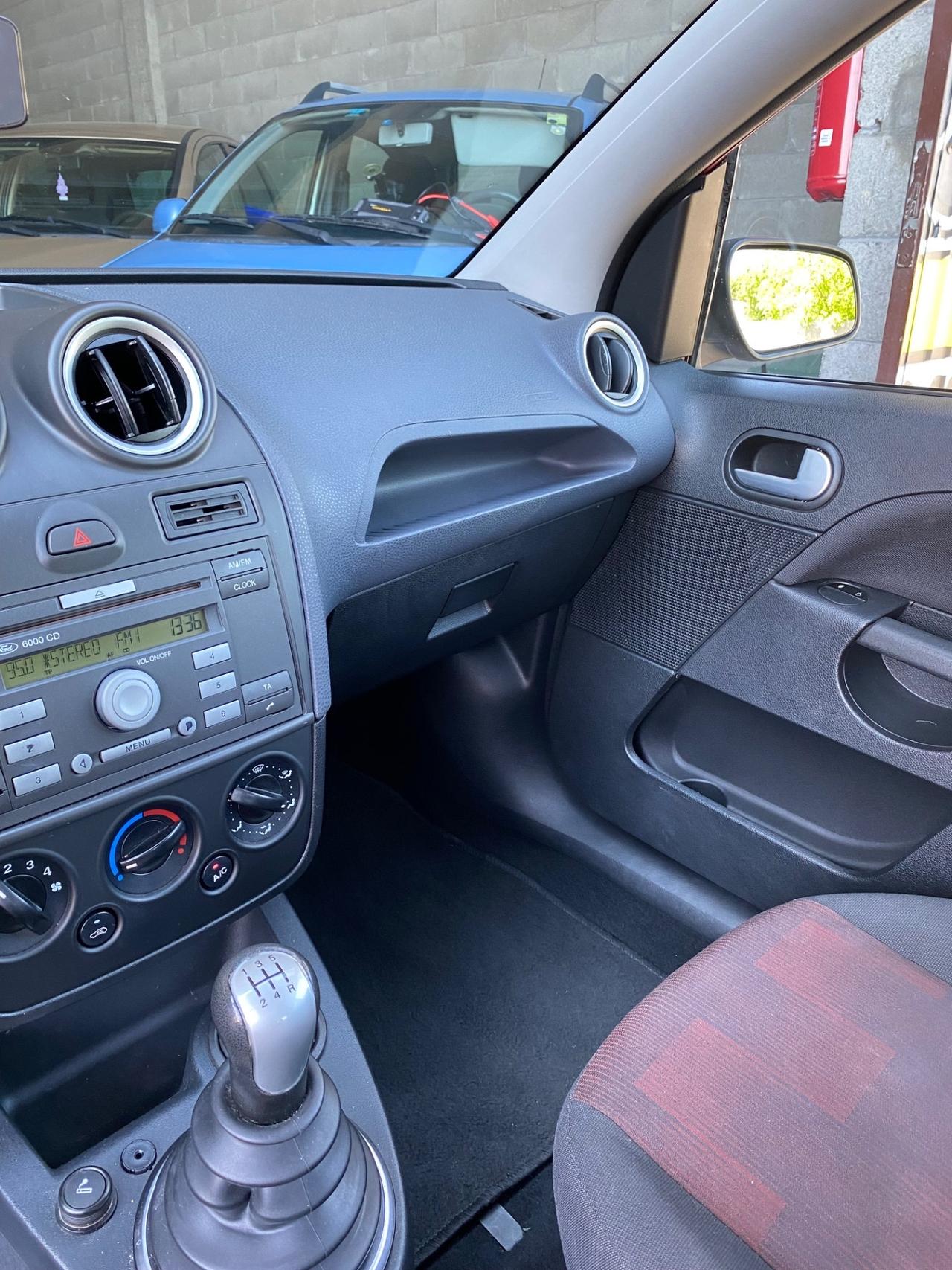 Ford Fiesta 1.2 16V 3p. Ghia Ottima Neopatentati