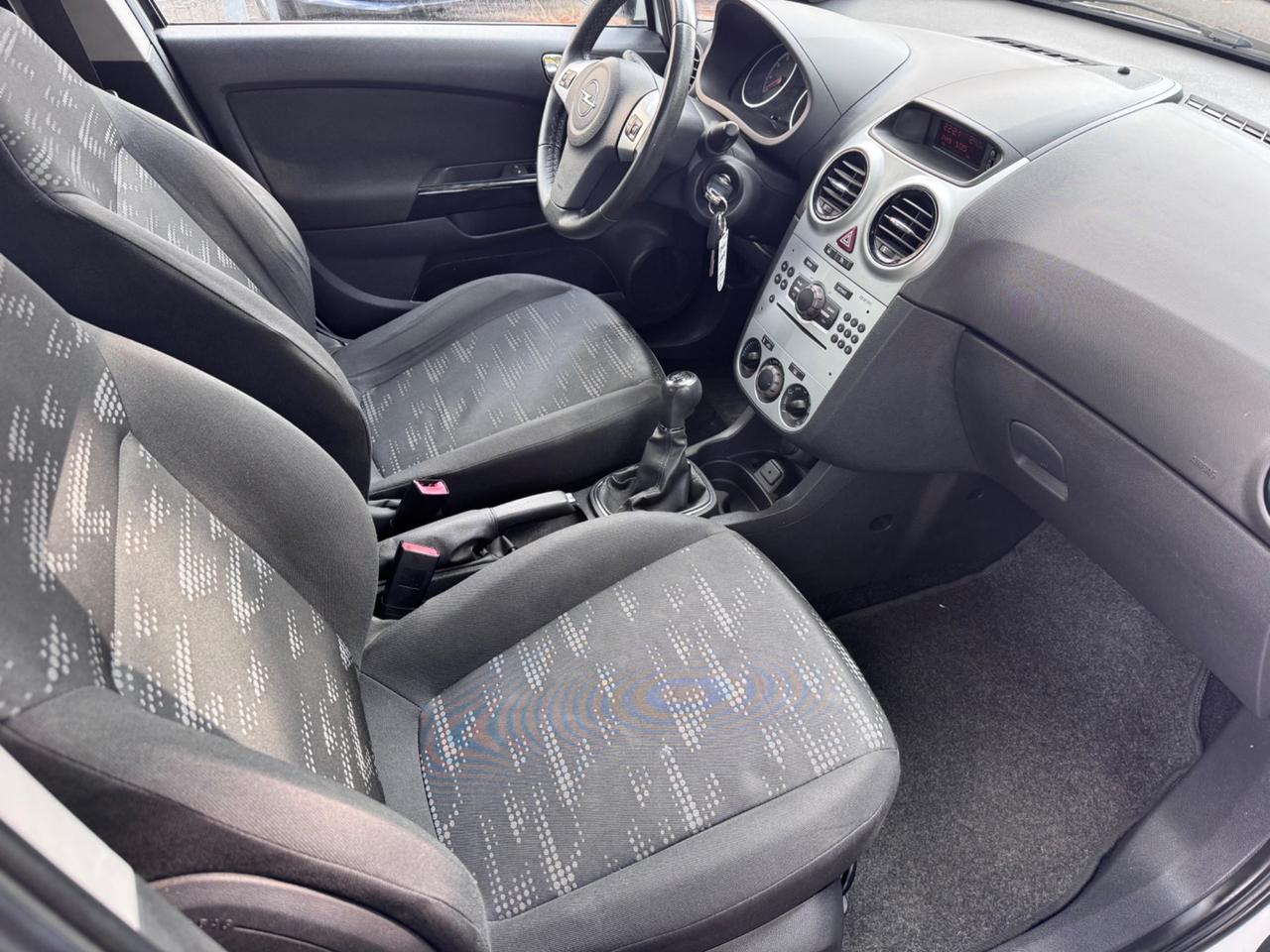 Opel Corsa 1.2 5 porte neopaten garanzia12 mesi