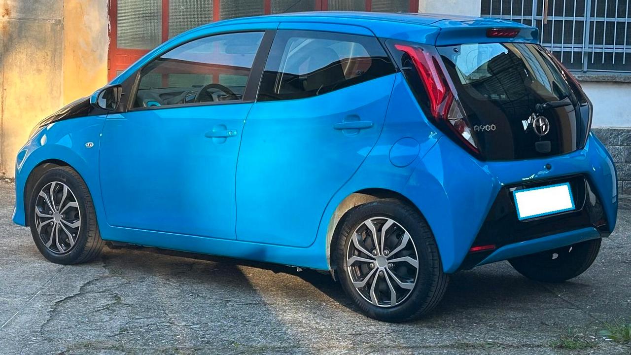 Toyota Aygo 1.0 VVT-i 72 CV 5 porte x-cool MMT
