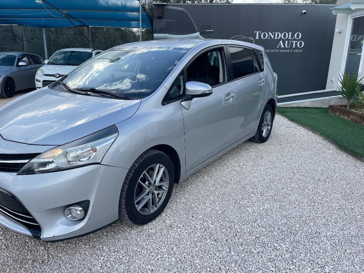 TOYOTA - Verso - 1.6 D-4D Style