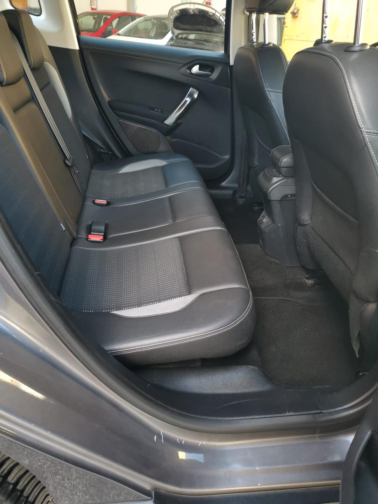 Peugeot 2008 1.6 e-HDi 115 CV Stop&Start Allure