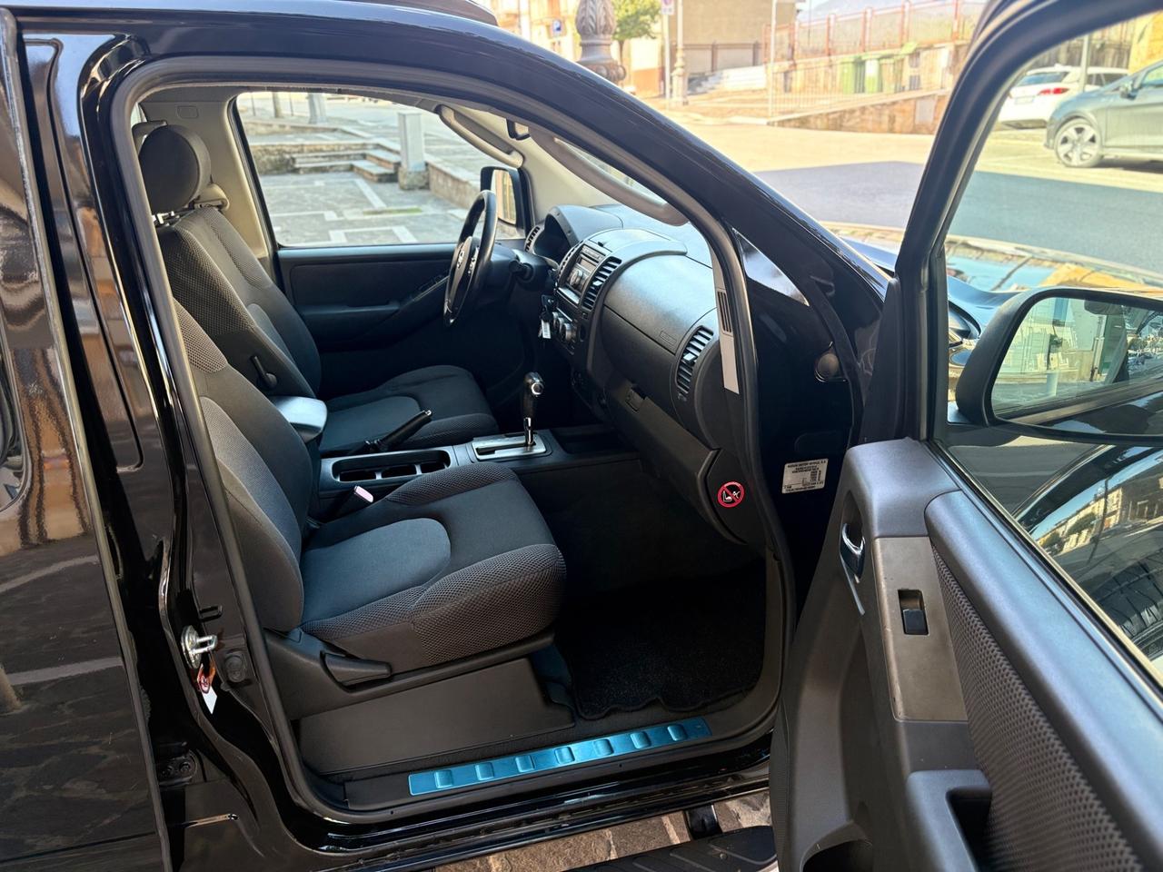 Nissan Navara 2.5 dCi Double Cab PICK UP HARD TOP