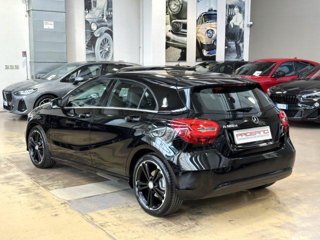 MERCEDES-BENZ A 180 d Sport - 18" - Telecamera - Carplay
