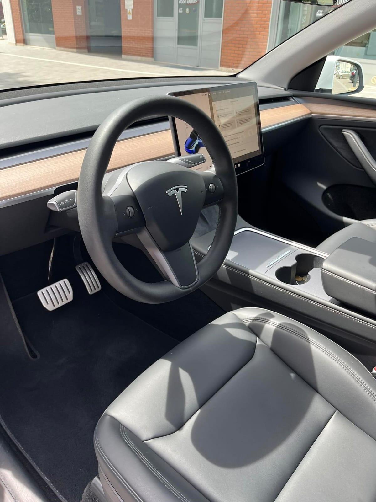 Tesla Model Y AWD Performance