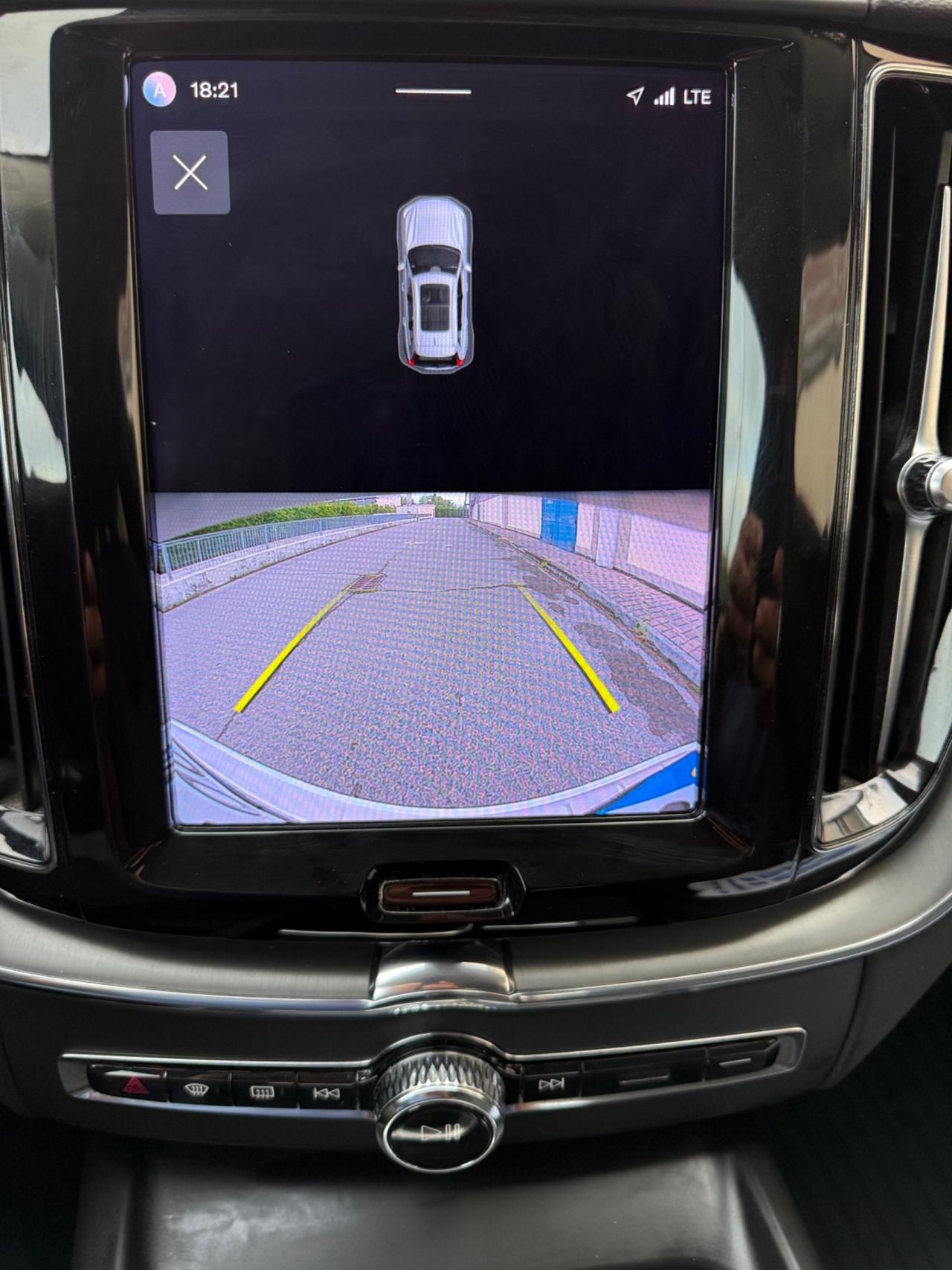 Volvo XC 60 B4 AWD (d) automatico Essential 2022