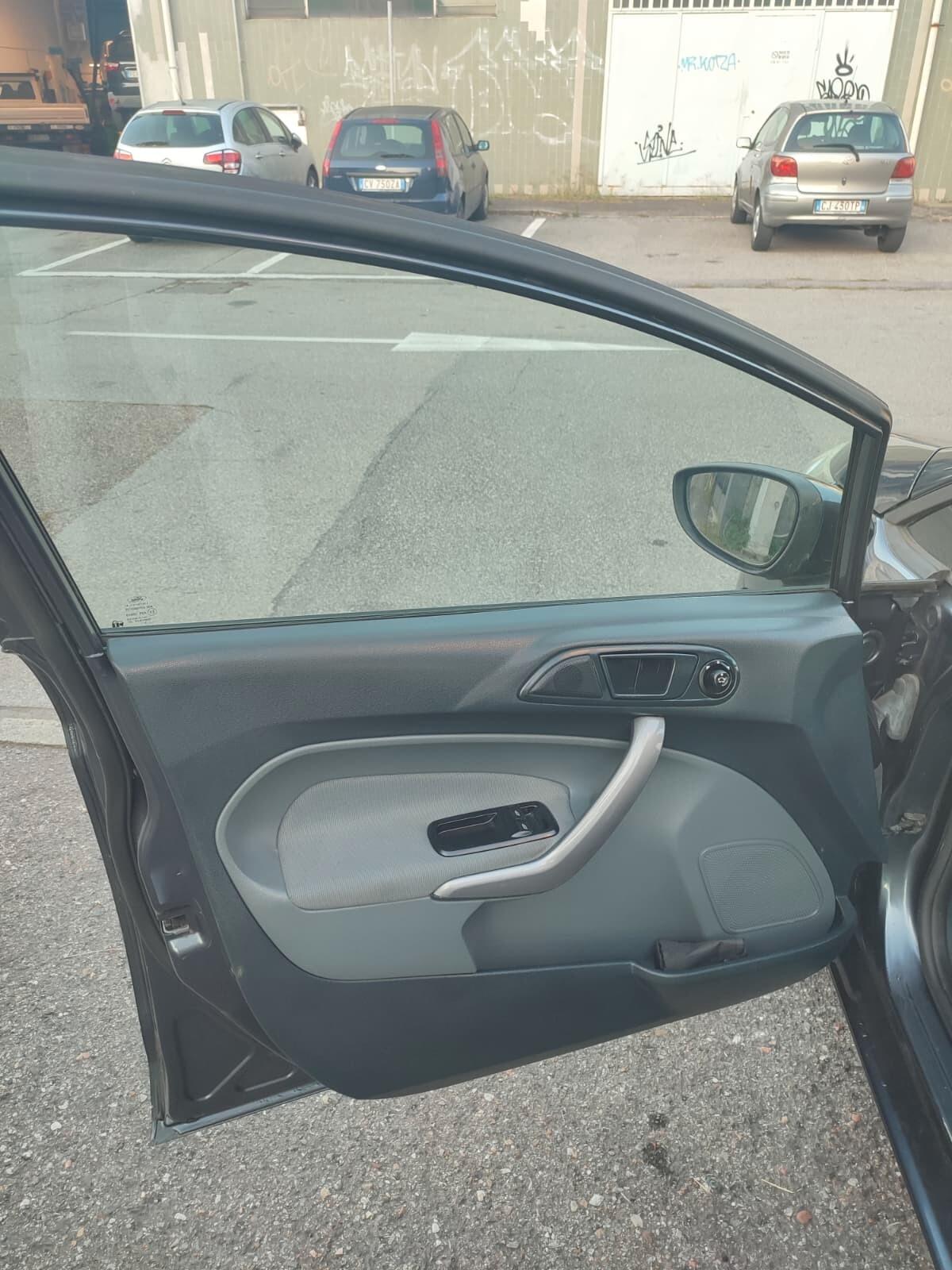 Ford Fiesta 1.4 5 porte Bz.- GPL Titanium
