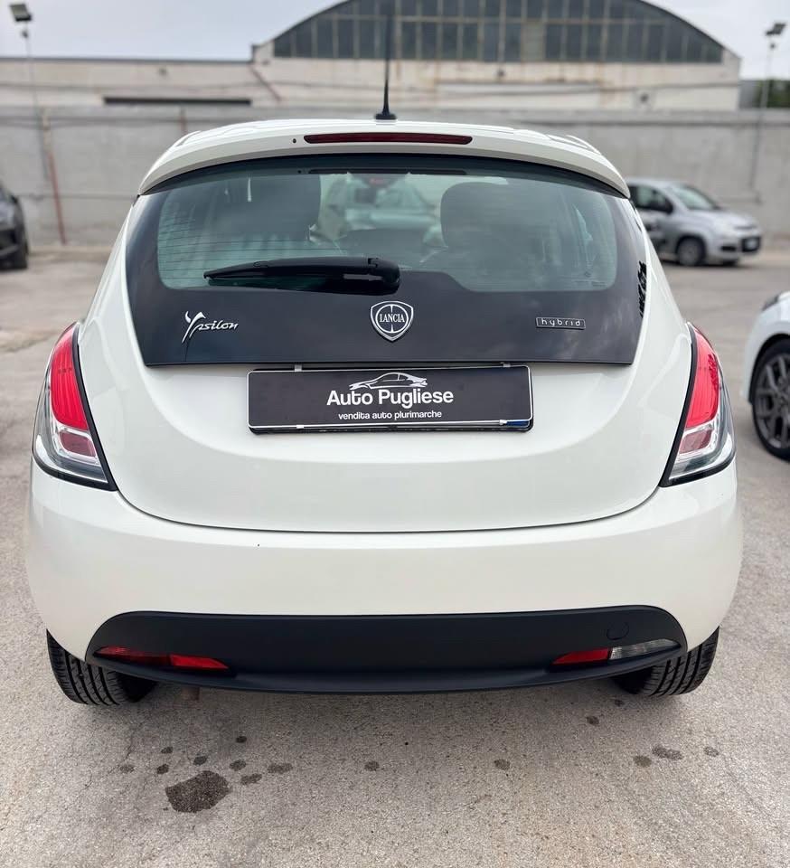 Lancia Ypsilon 1.0 FireFly 5 porte S&S Hybrid Silver