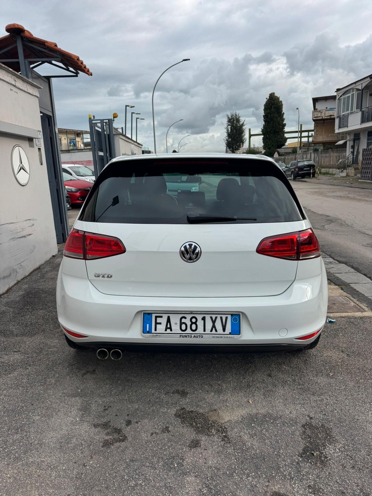 Volkswagen Golf VII 2013 3p 2.0 tdi Gtd