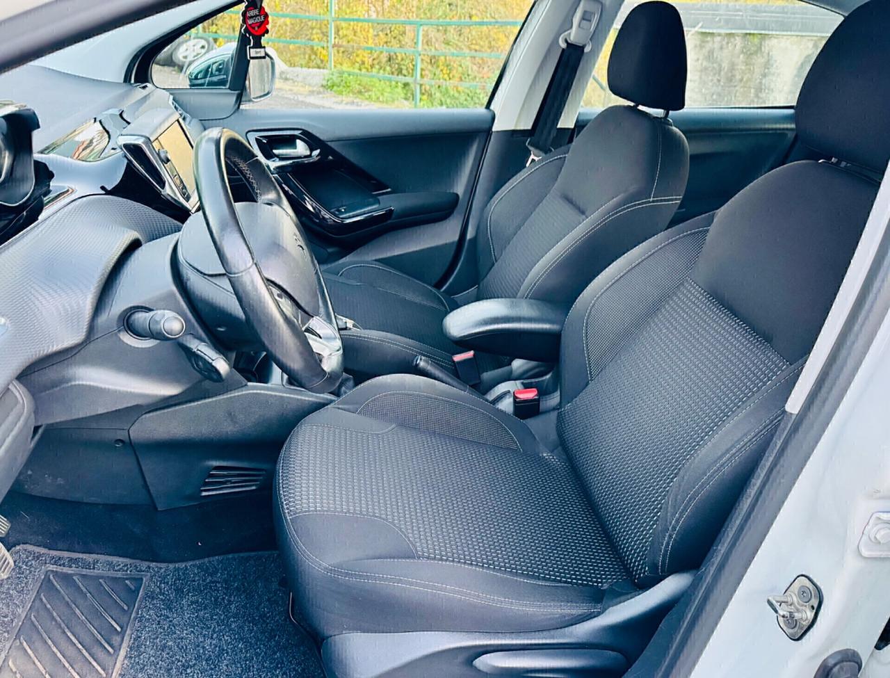 Peugeot 208 PureTech 82 5 porte Allure Ok Neopatentati