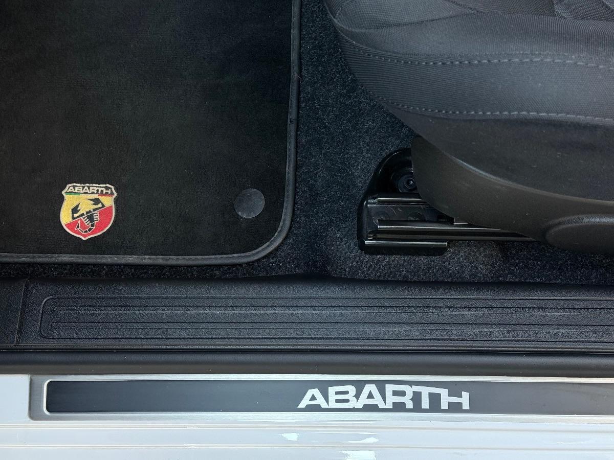 Abarth F595 1.4 Turbo T-Jet 165 CV