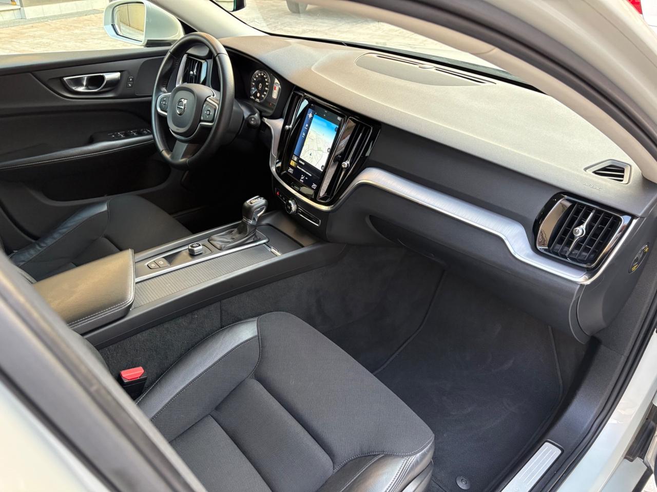 Volvo V60 D4 190cv virtual cockpit automatico