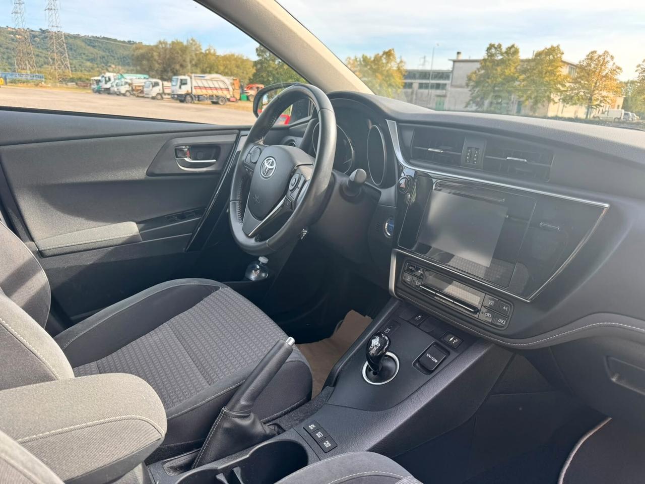 Toyota Auris 1.8 Hybrid Lounge