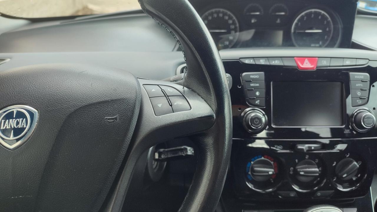 Lancia Ypsilon 1.2 69 CV 5 porte Silver