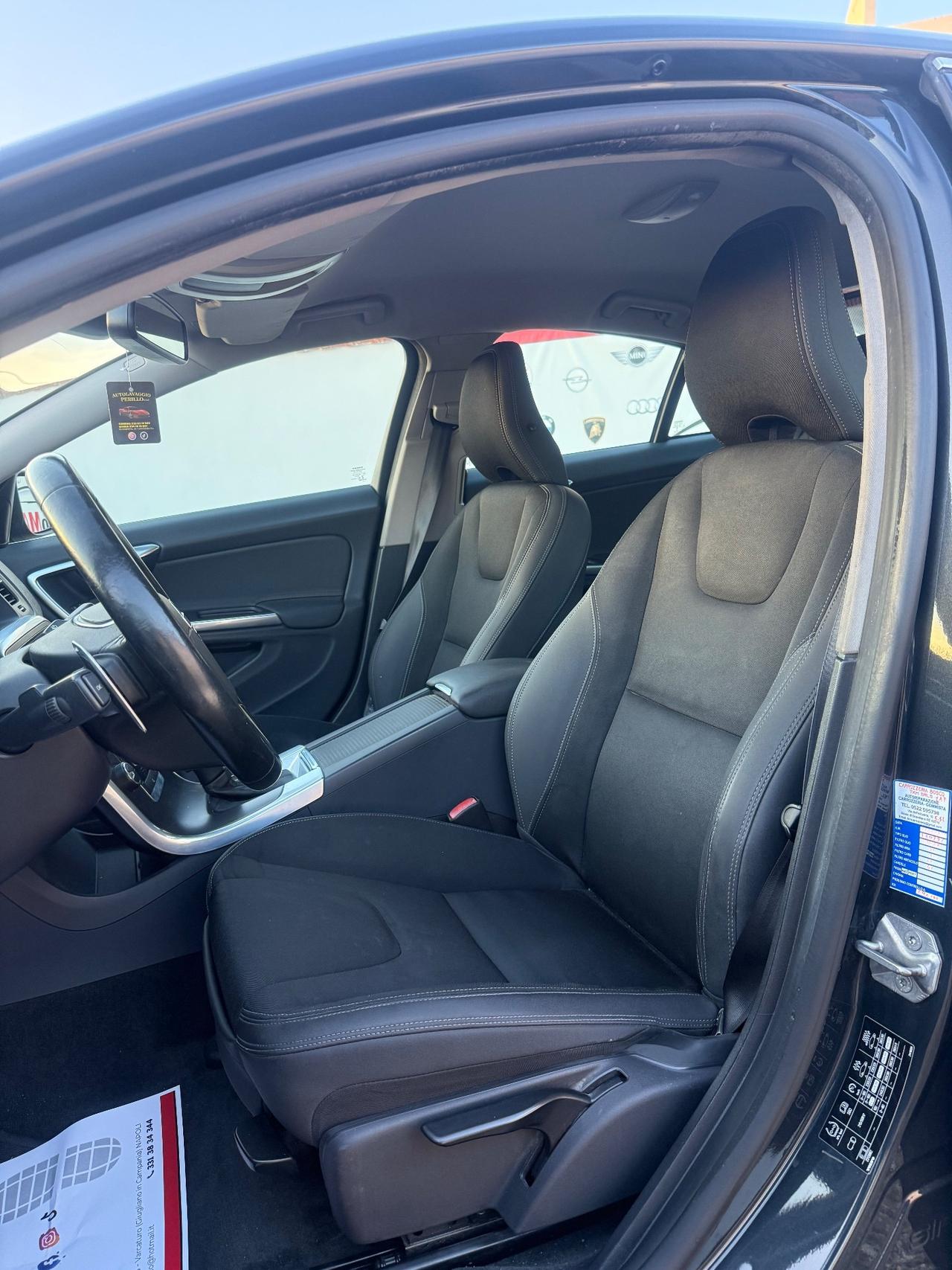 Volvo S60 D5 AWD Geartronic Momentum