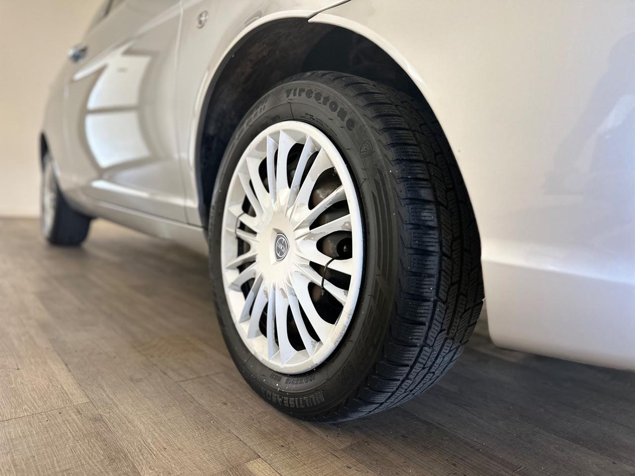 Lancia Ypsilon 1.2 Argento NEOPATENTATI