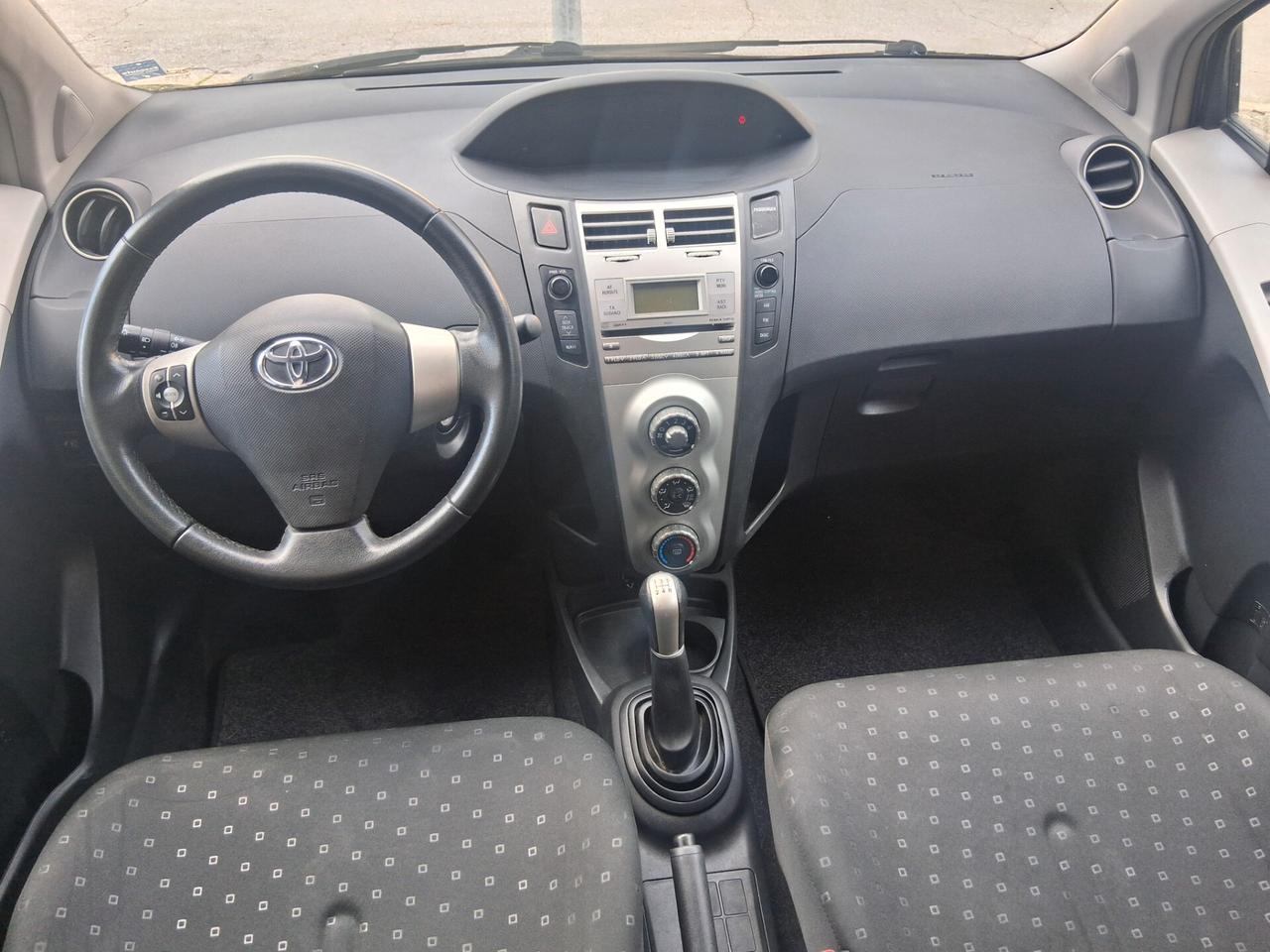 Toyota Yaris 1.0 5 porte