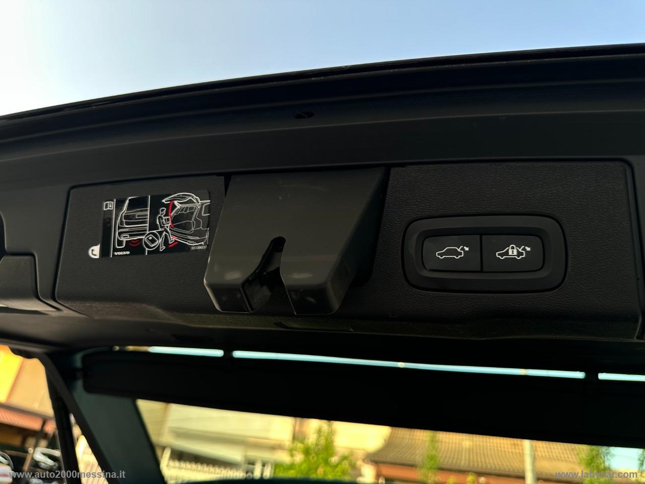 VOLVO XC60 B4 AWD GEARTRONIC MOMENTUM PRO IBRIDO DIESEL