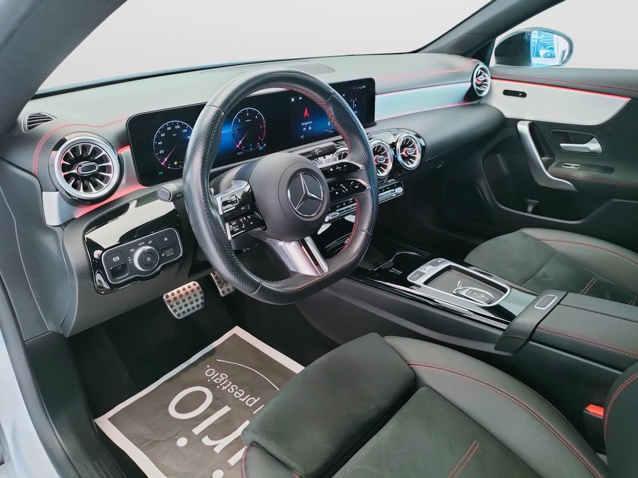 Mercedes-Benz CLA Coupe - C118 2023 - CLA Coupe 200 d AMG Line Premium auto