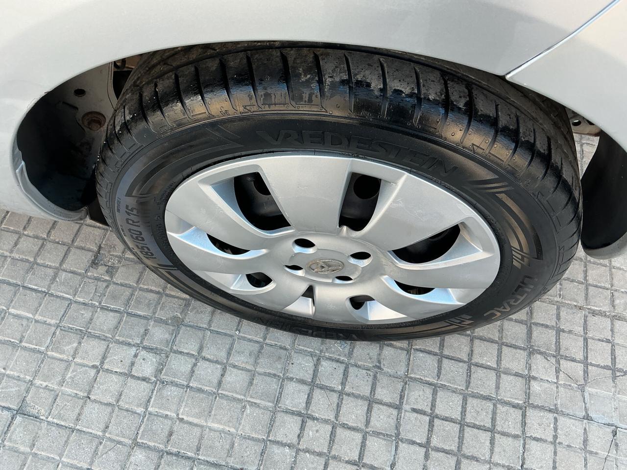 Toyota Yaris 1.0 5 porte Sol