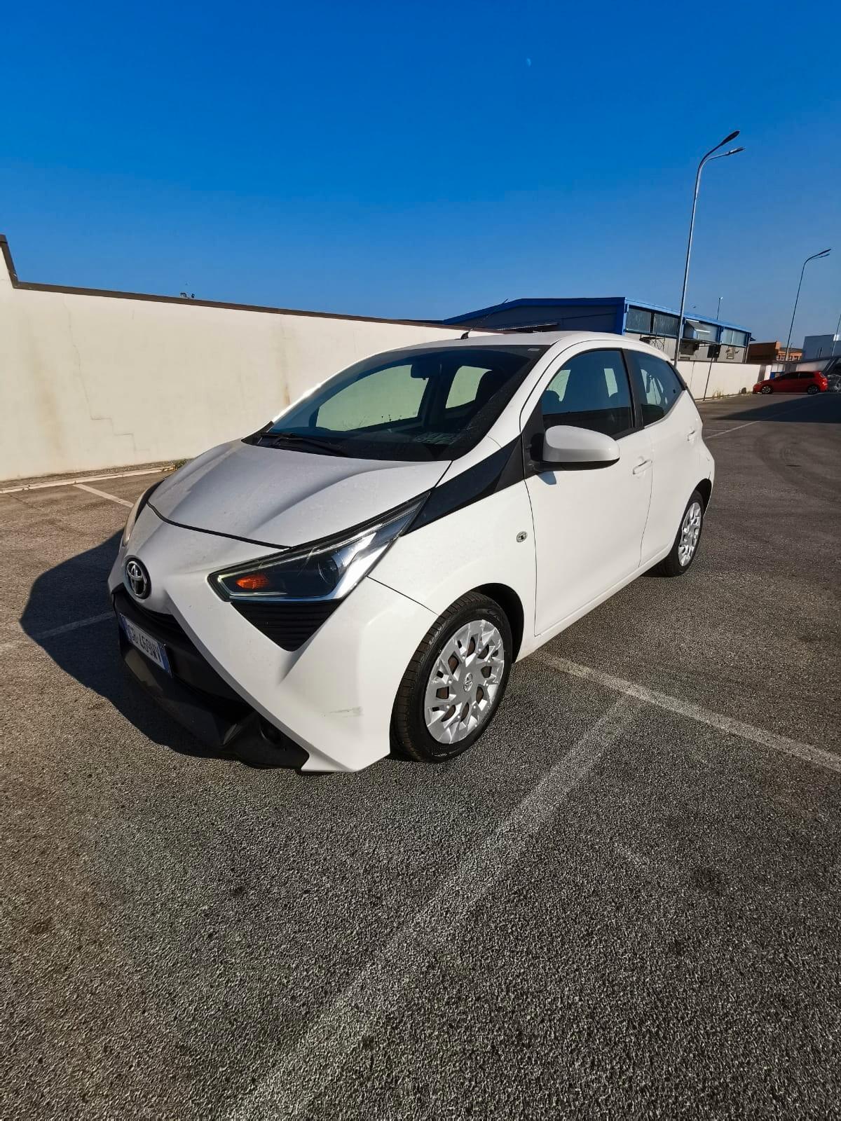 Toyota Aygo Connect 1.0 VVT-i 72CV 5P. x-business MMT