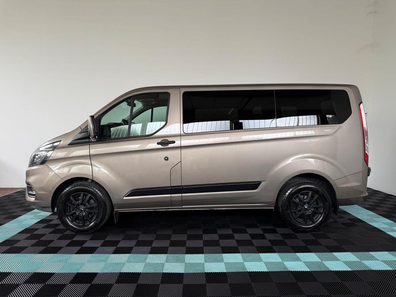 Ford Tourneo Custom 310 2.0 TDCi 130CV PC Titanium 9 POSTI