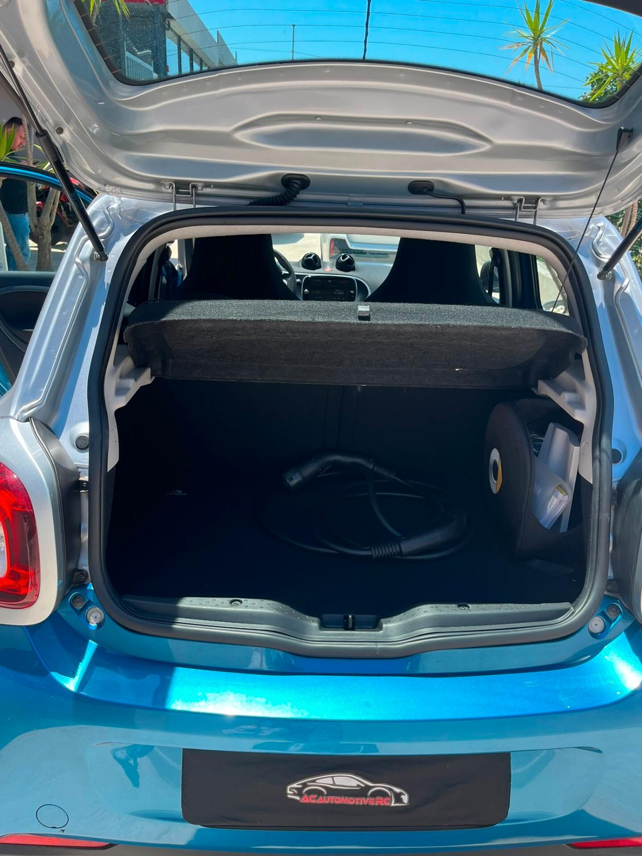 Smart ForFour EQ Pulse