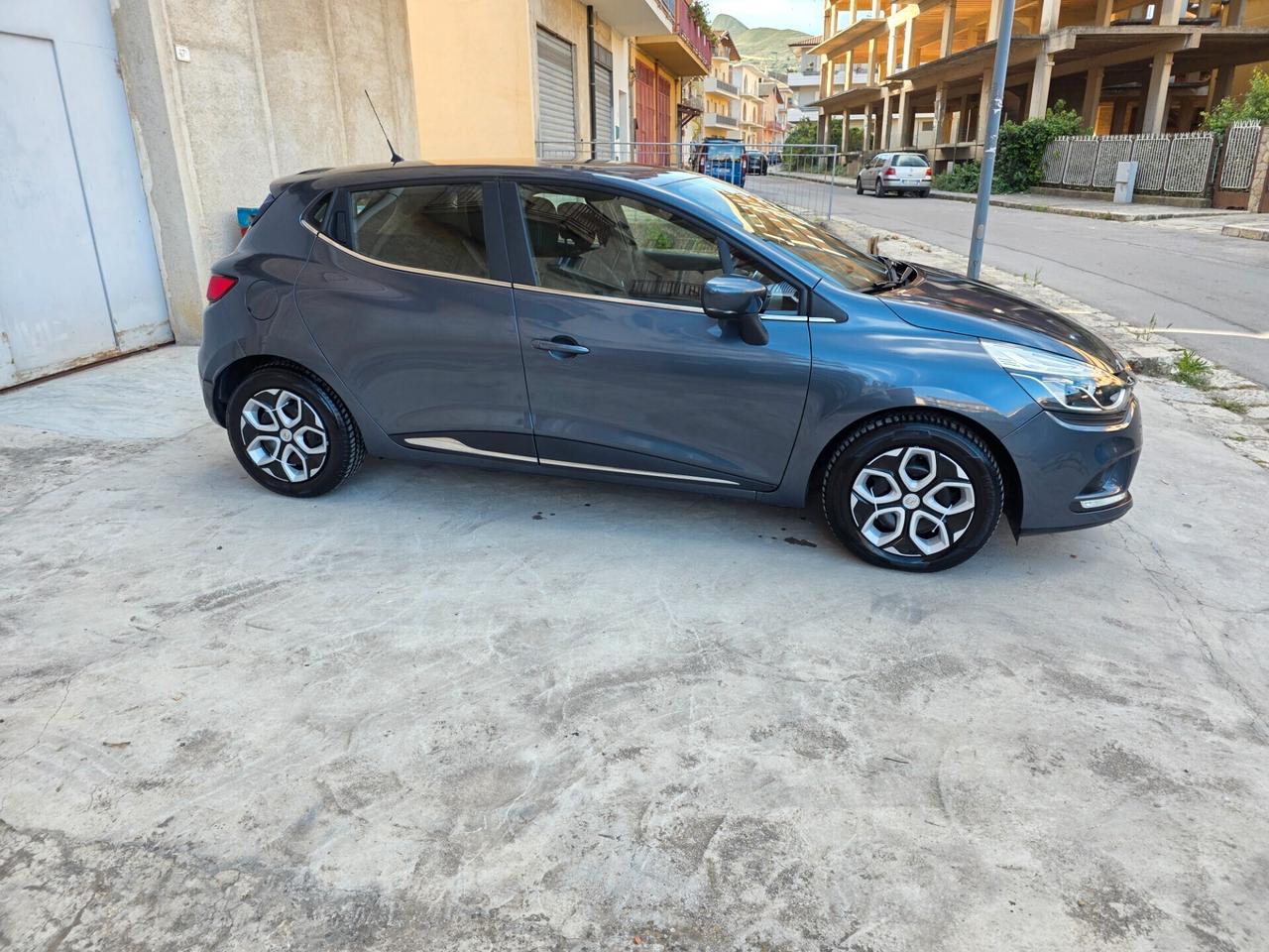 Renault Clio dCi 8V 75 CV 5 porte Duel