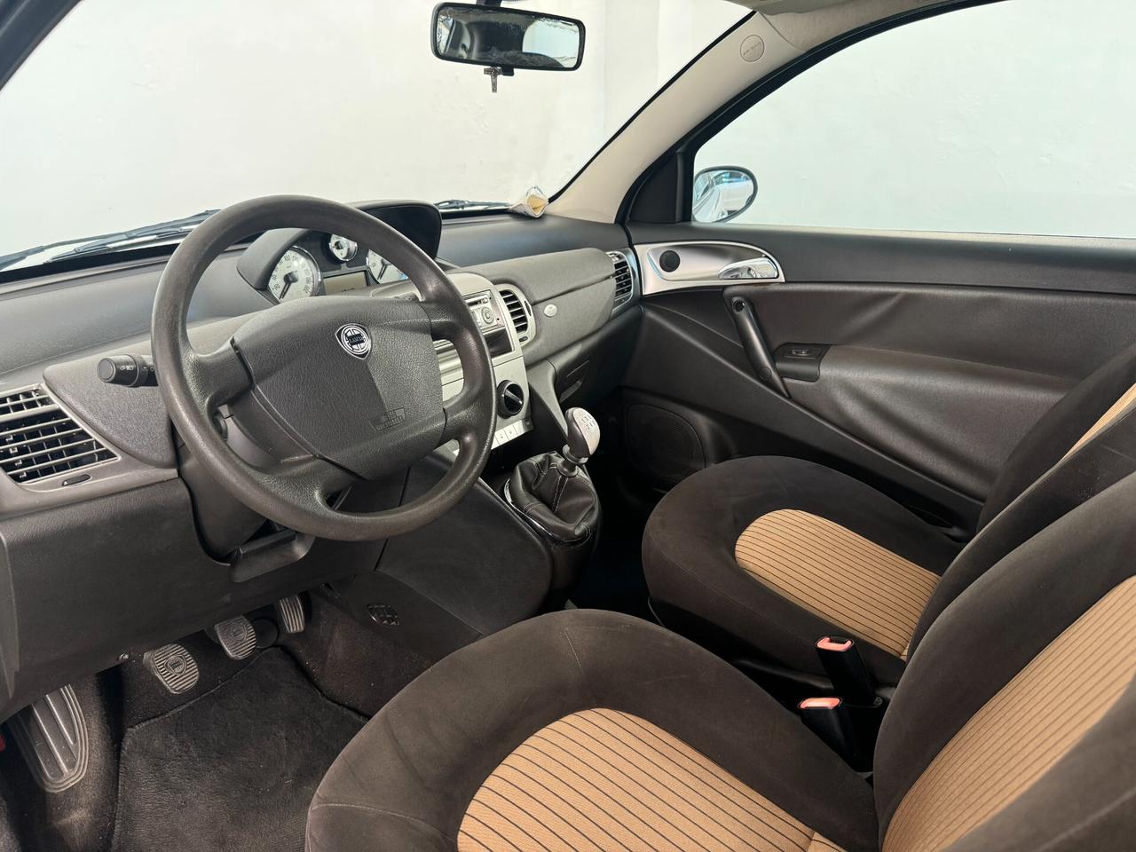 Ypsilon 1.2 8v Argento OK NEOPATENTATI 1PROPR.