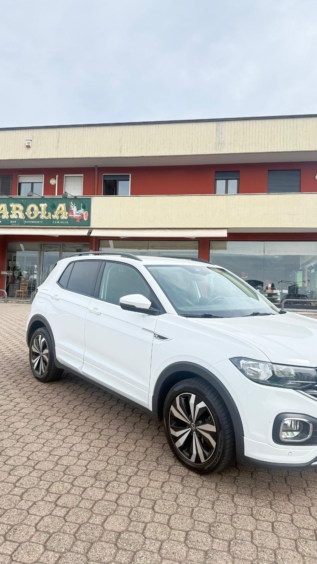 VOLKSWAGEN T-CROSS R-LINE 2023