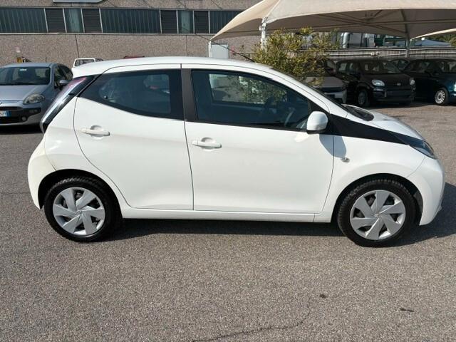 Toyota Aygo 1.0 VVT-i 69 CV 5 porte x-play