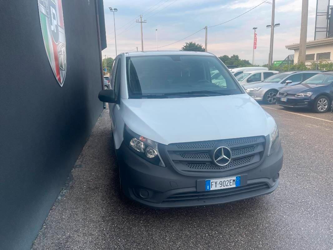 Mercedes Vito 111 cdi long E6 3 Posti Clima